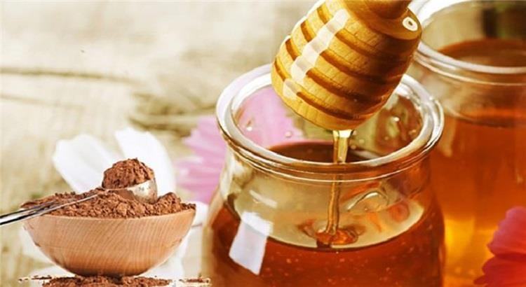 Honey has very high antibacterial properties, has a bactericidal effect and prevents them from growing
