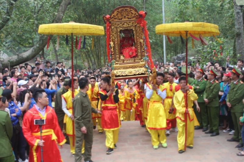 Procession procession of Giong temple festival