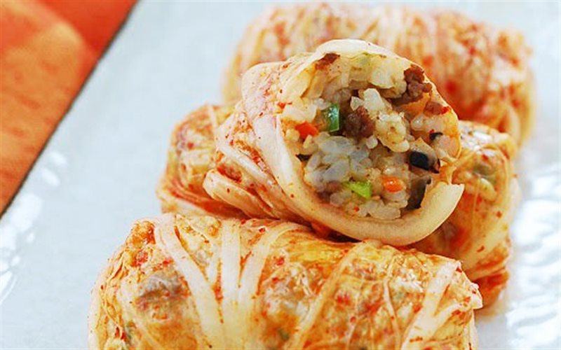 Kimchi rice roll