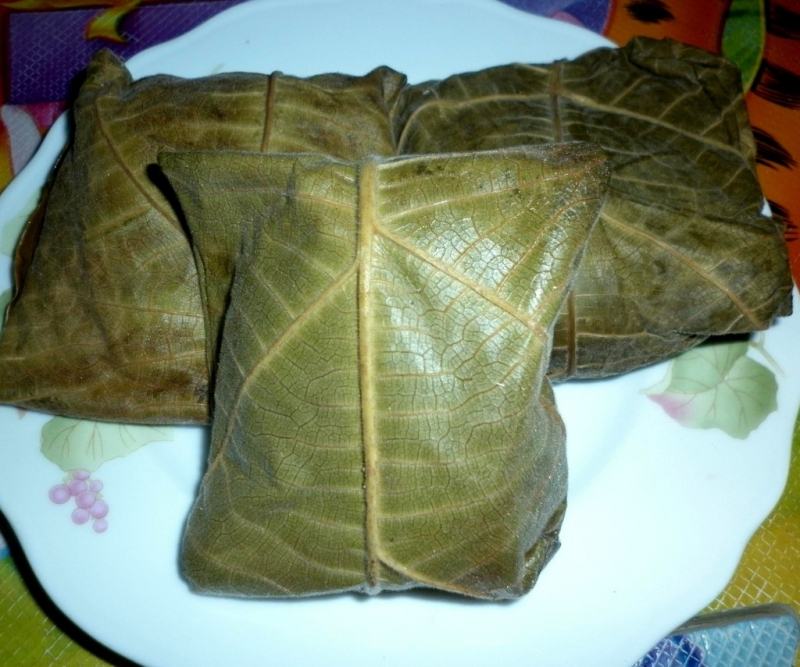 Ant egg tarts wrapped in fig leaves