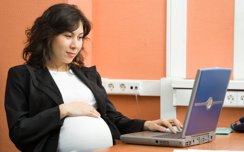 During pregnancy, mothers should do light work and have a reasonable rest time.