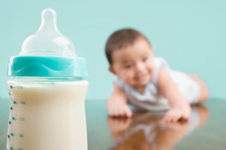 Mothers should limit bottle feeding, even if it is breast milk