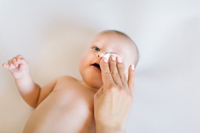 Tips for cleaning when your baby's eyes are spilled
