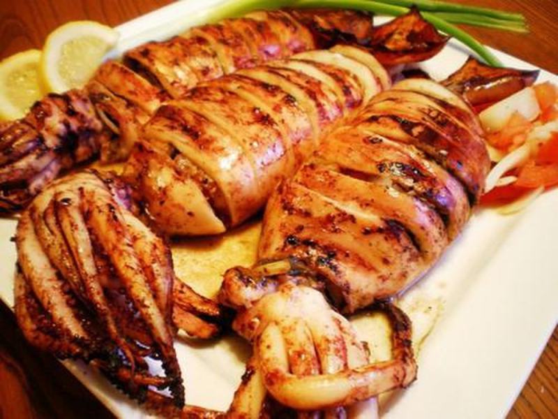 Grilled squid (Ang dtray meuk)