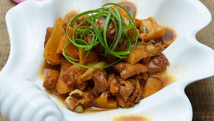 Braised chicken with bamboo shoots