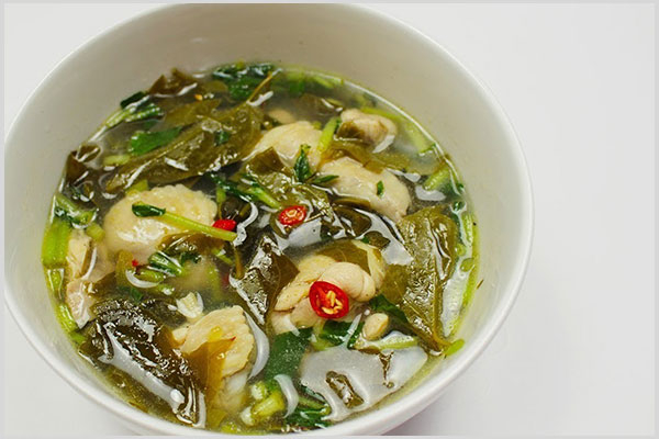 Chicken soup cooked with leaves