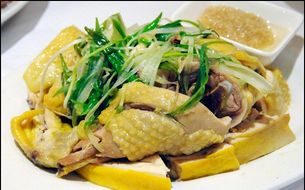 Steamed chicken with onions