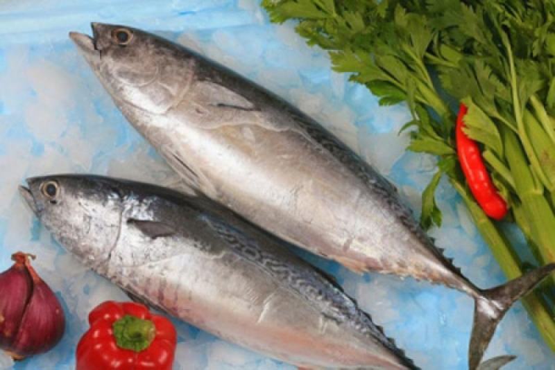 Fatty fish is also high in protein, selenium, vitamin D3, and B vitamins, nutrients that can help keep hair strong and healthy.