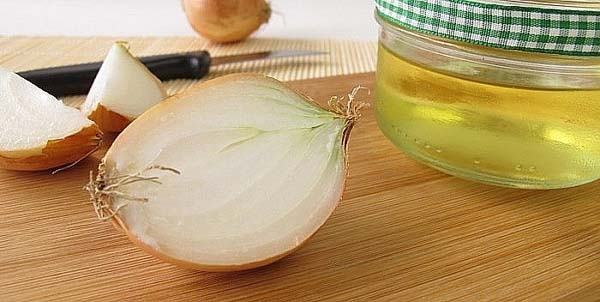 Onions contain a lot of collagen, which promotes sulfur to stimulate hair growth.