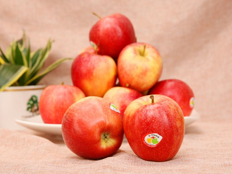 When your child has symptoms of constipation, you can use apples as a dessert that is both nutritious and effectively improves this condition.