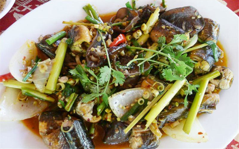 Fried eel with chilli