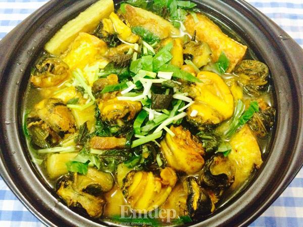 Snails cooked with banana and beans