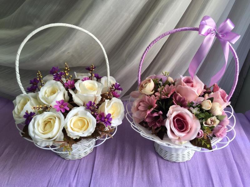Silk flower basket for mother on March 8 is both beautiful and sincere