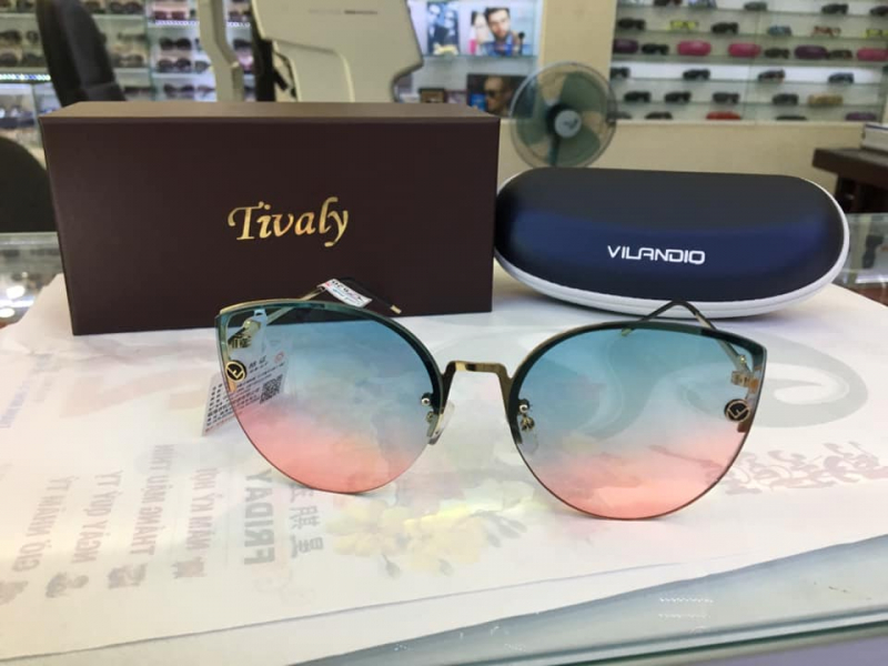 The variety of eyewear models and types is also an advantage of the store