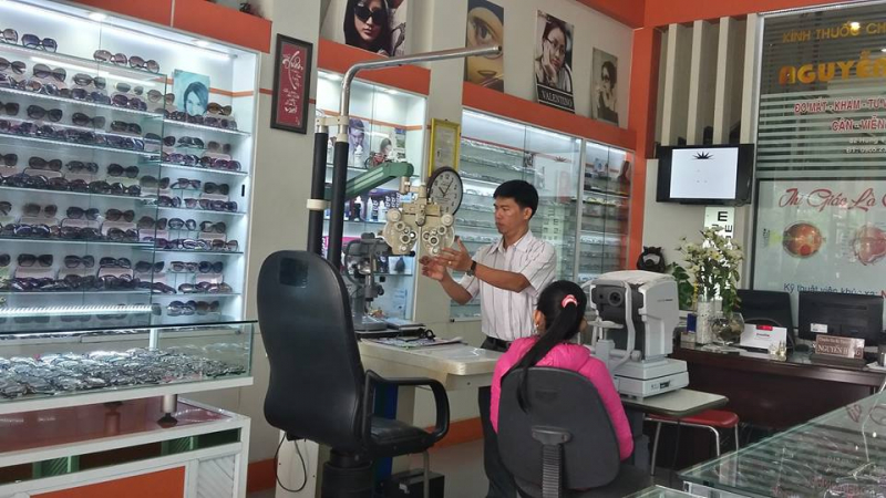 Here customers will be examined and consulted. Free Myopia-Visibility-Diaopy test so you can choose the glasses that best suit you