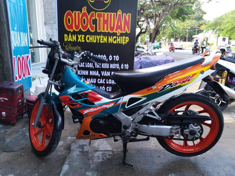 Quoc Thuan Decal
