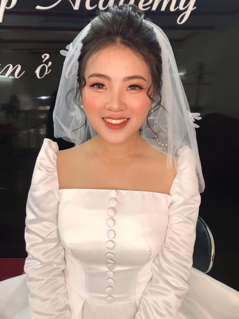 Hung Lan wedding dress