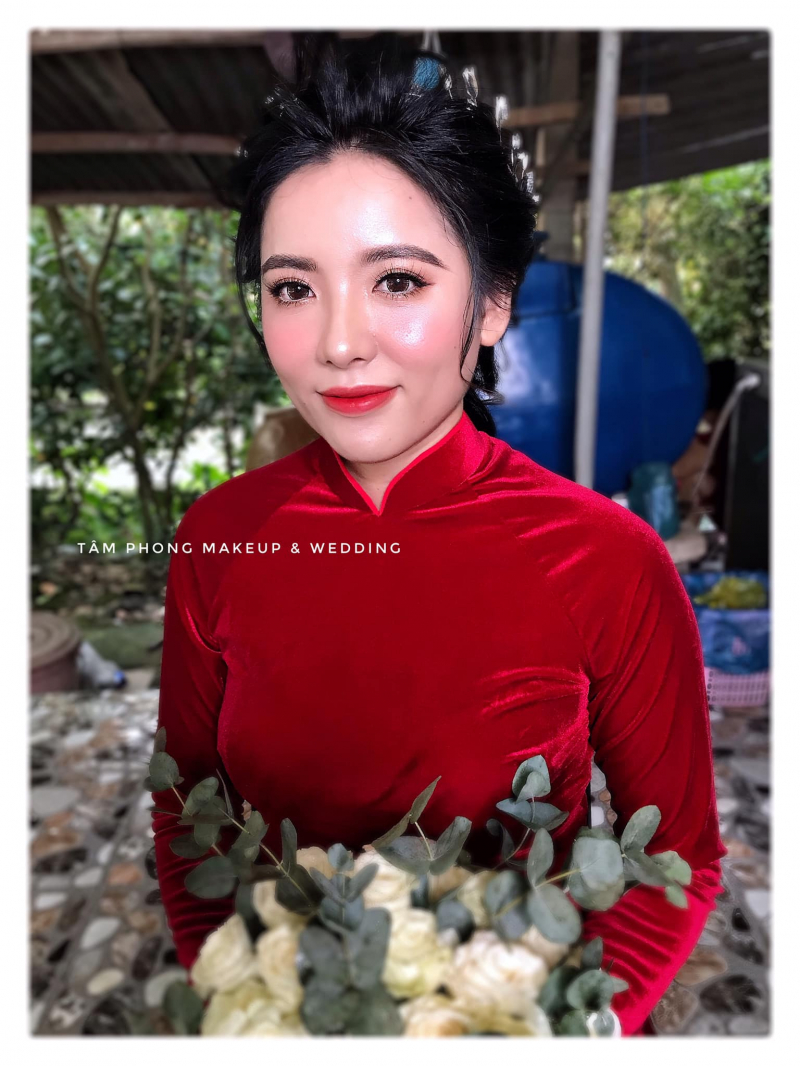 Tam Phong Makeup & Wedding not only helps you look gorgeous on your wedding day