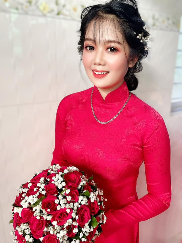 Thuy Vy Make Up (Thuy Vy Wedding Supermarket 2) makeup the bride in a "natural, seductive" style