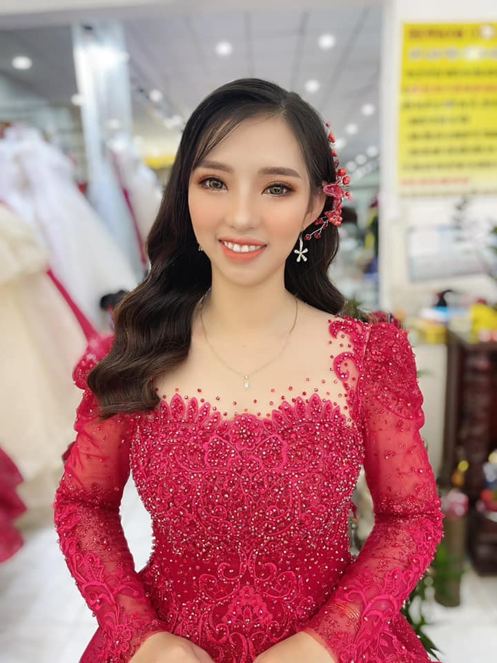 Thuy Vy Make Up (Thuy Vy Wedding Supermarket 2) brings you perfect service, attentive and dedicated service