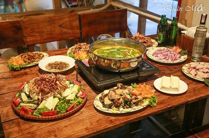 With its rustic charm, Bo To Quan Moc becomes a rendezvous for Ha Thanh diners who want to find a little bit of country again.