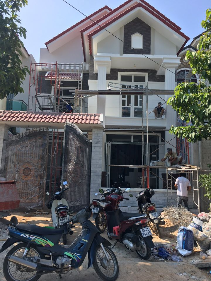 Housing construction is under construction with materials at Phuc Thai Building Materials Store