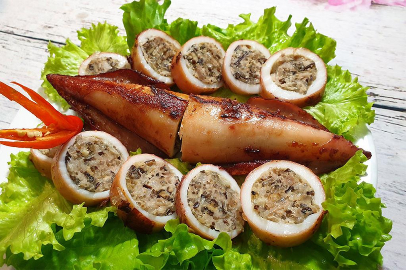 Squid stuffed with grilled meat