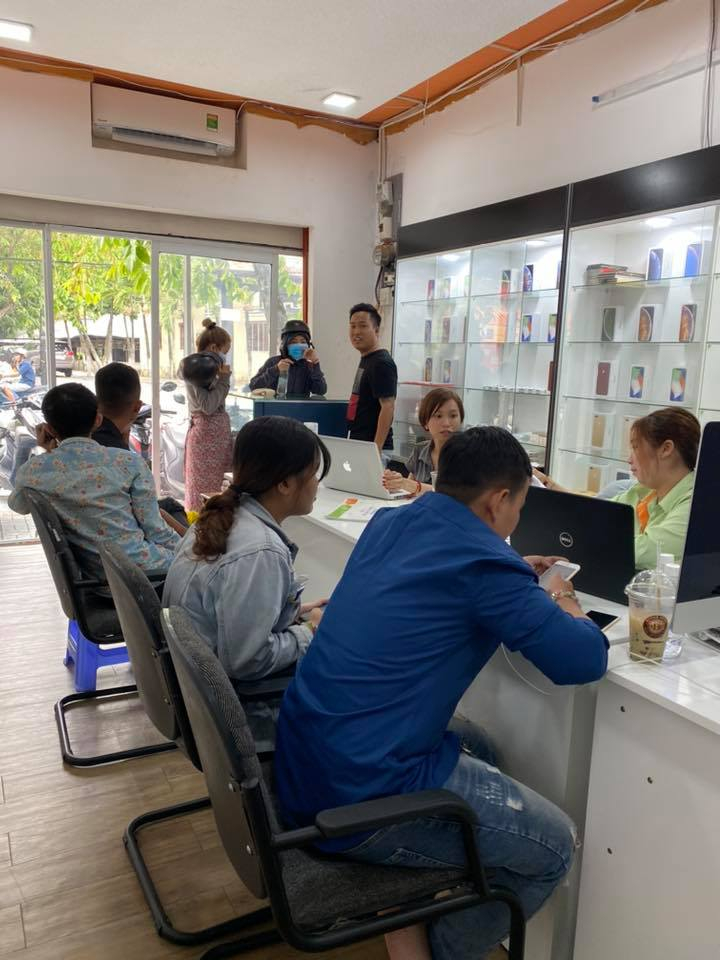 Nguyen Tan iPhone Shop