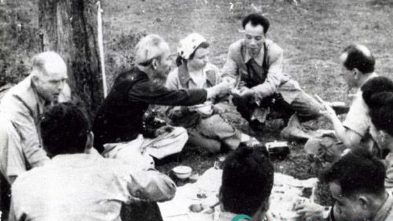 The story tells about the simple virtue of President Ho Chi Minh and the most meaningful lesson