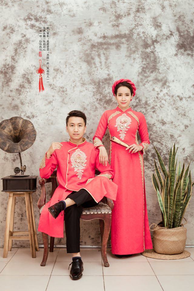 Ao dai for the bride and groom in sync