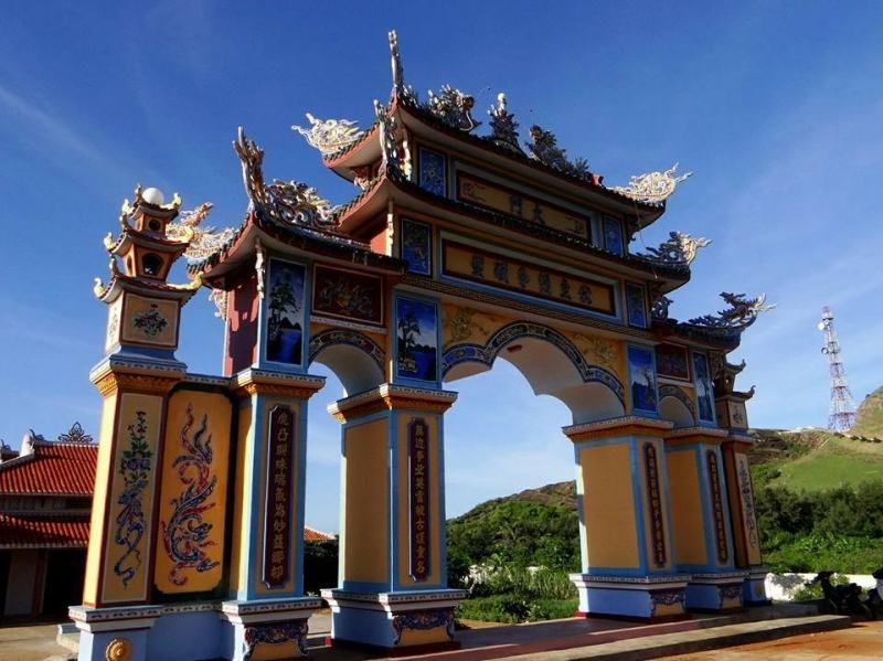 Doi Thay Cape (Master's Tomb) was built in the 17th century