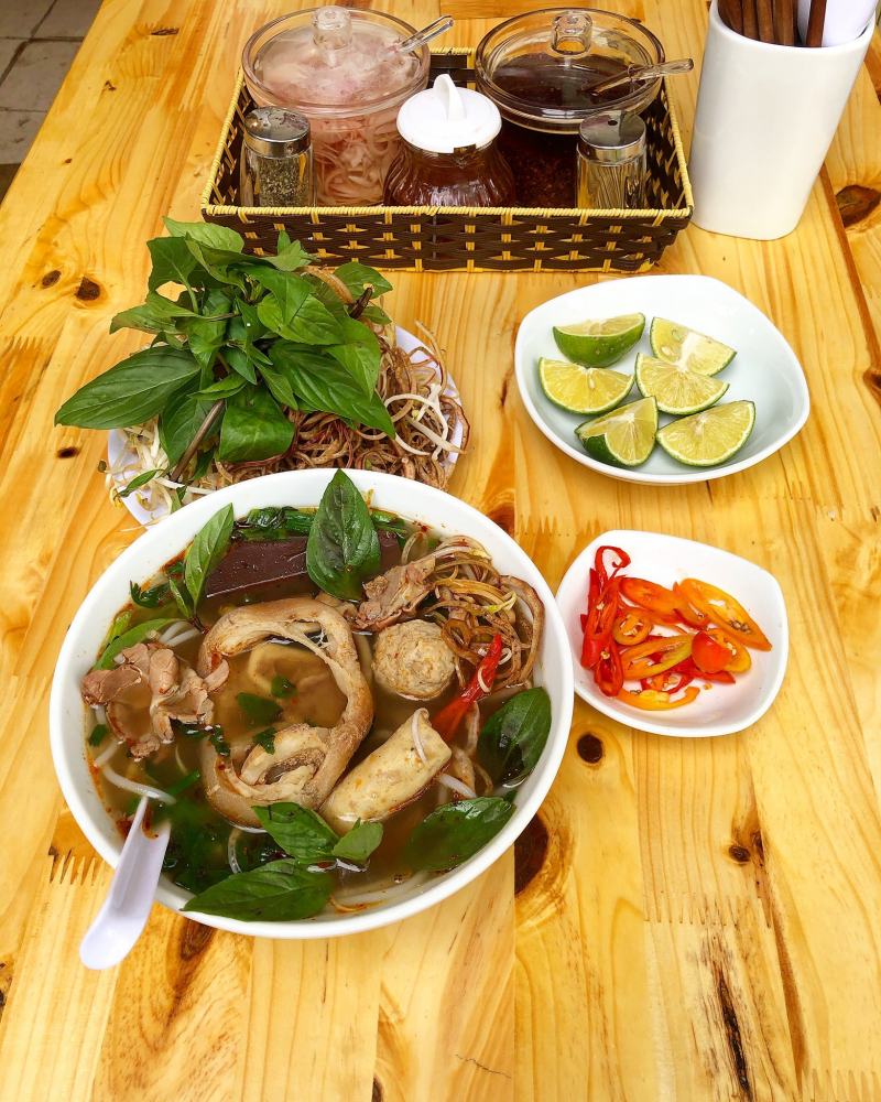Hue beef noodle soup - 110 E3 Le Thanh Nghi