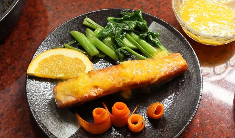 Pan-fried salmon with orange sauce