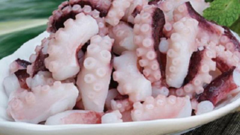 Steamed octopus with soy sauce