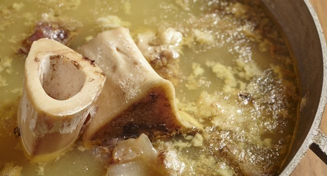 Bone broth provides the body with a lot of nutrients