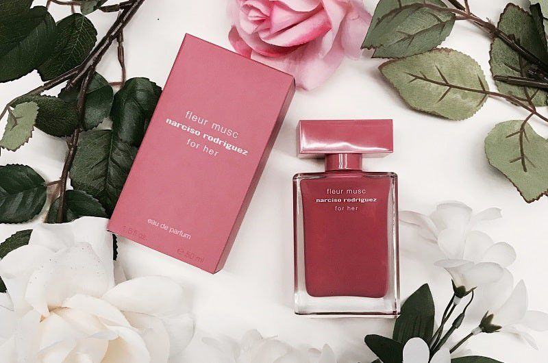 Narciso Rodriguez Fleur Musc For Her EDP Women's Eau de Parfum is a dark pink color that carries the image of a mature, sophisticated, profound woman and clearly loves to hate.