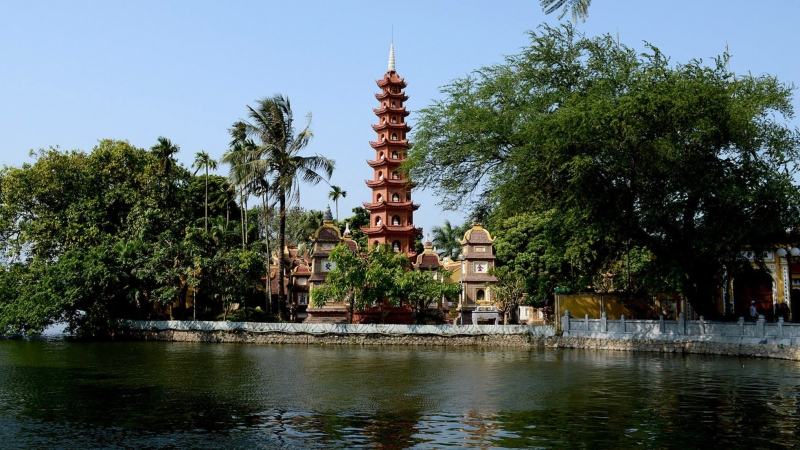 The beauty of Tran Quoc Pagoda (morning)