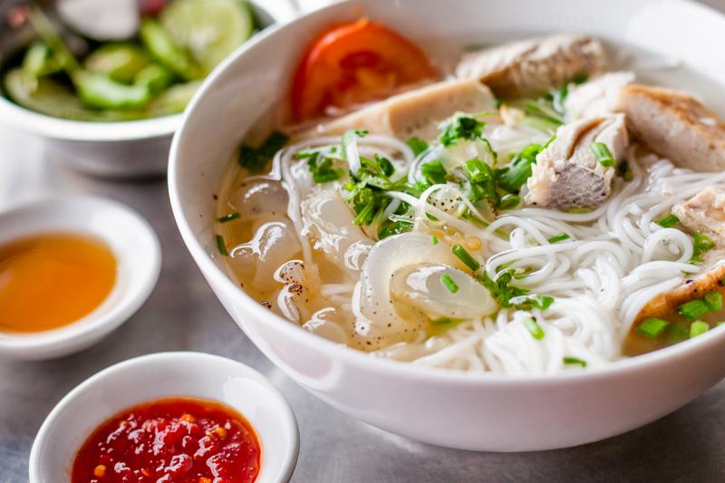 A bowl of vermicelli fish and jellyfish with rich broth