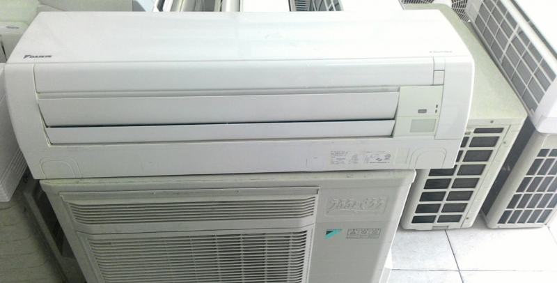 Le Pham old air conditioner