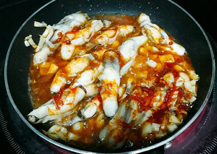 Snails stir-fried with garlic satay with shrimp