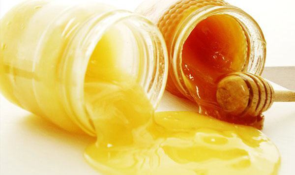 Pure royal jelly will completely dissolve in honey and not layer.﻿
