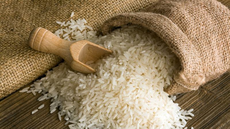 Visual observation from the outside can distinguish fake rice from real rice