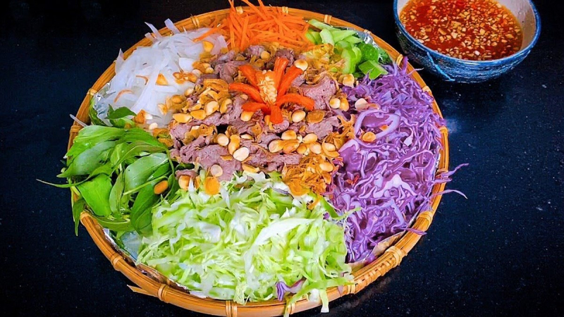 Five-color beef salad