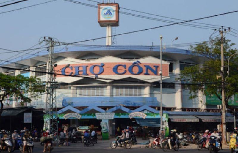 Panorama of Con market.