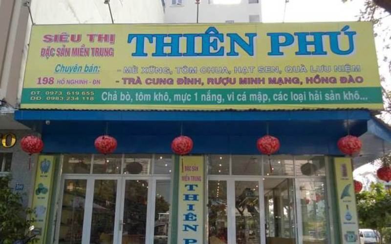 Thien Phu specialty supermarket overall view from the outside.