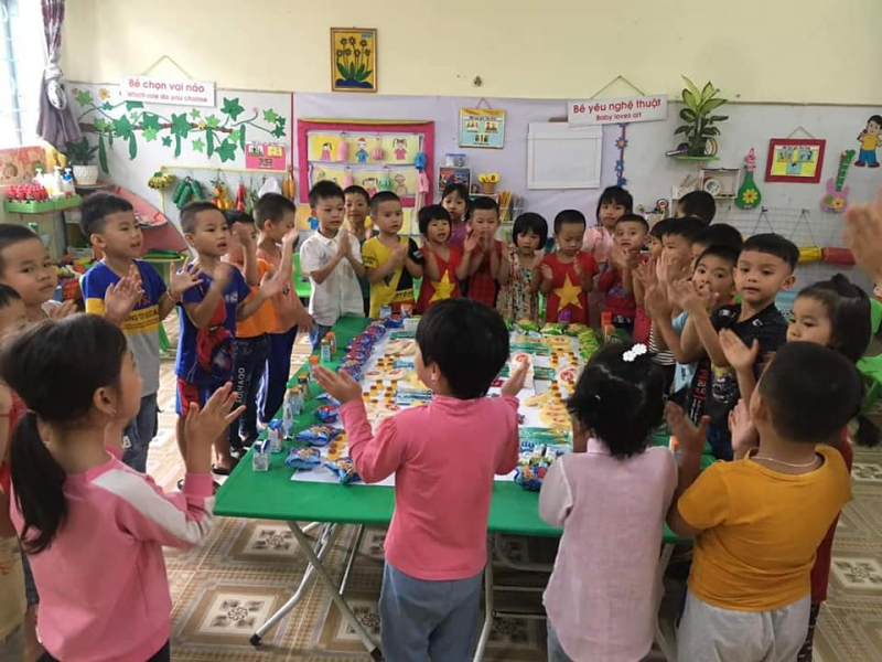 Children's Mid-Autumn Festival at Hoa Ban MN School