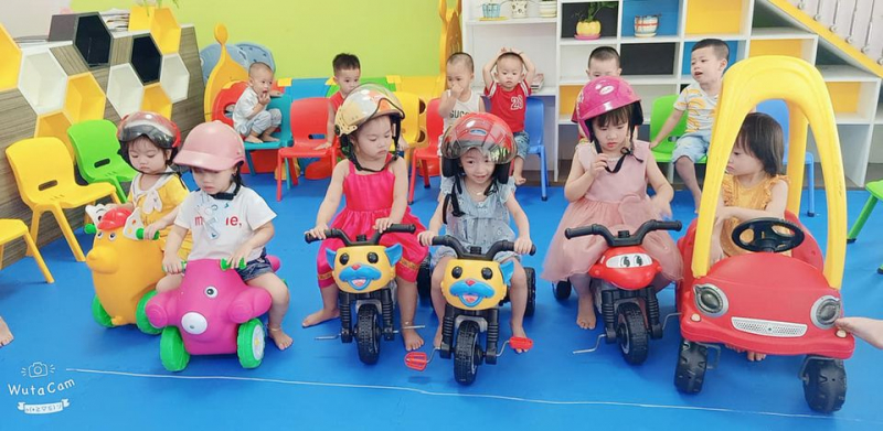 Traffic safety lesson for children at MN Chong Chong Nho