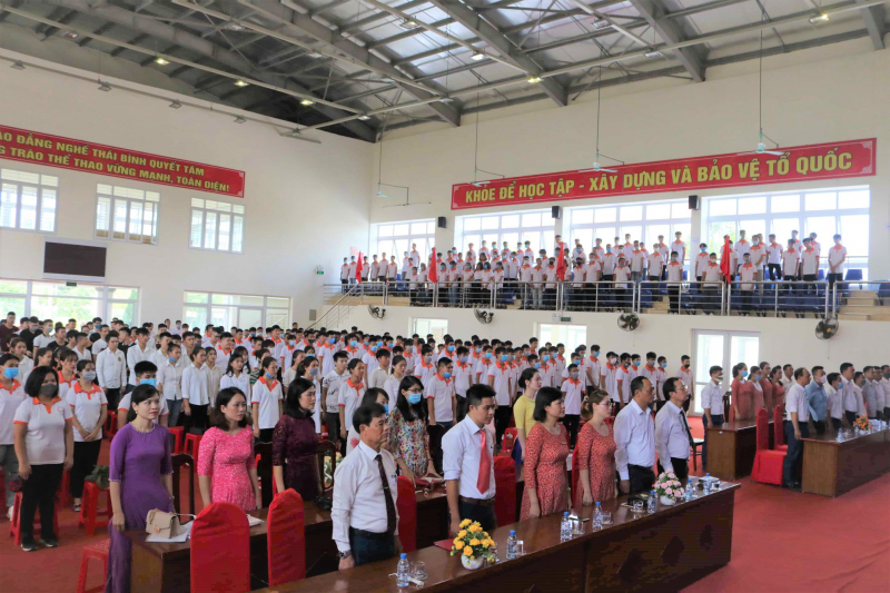 Teachers and students, students of Thai Binh Vocational College