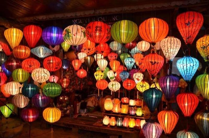 What souvenirs to buy in Hoi An?