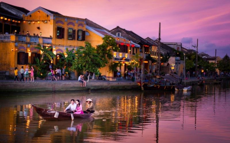 The romantic Hoai River Wharf